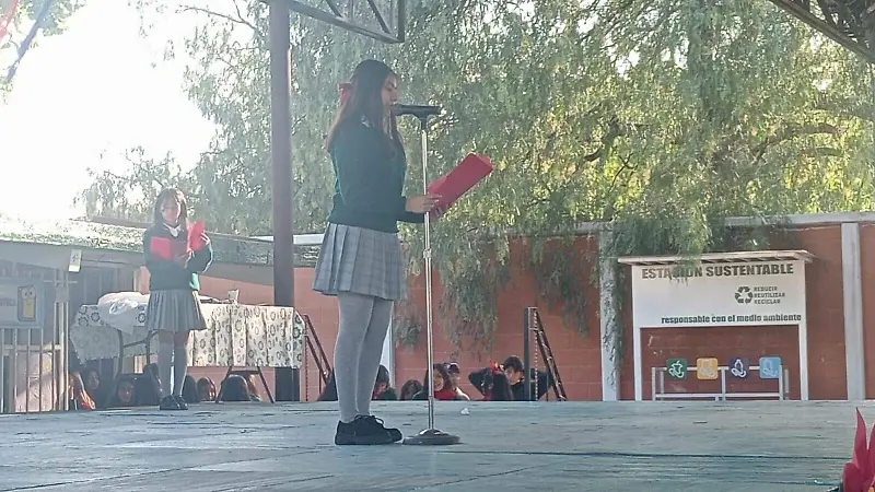 Encargadas de presentar a los participantes